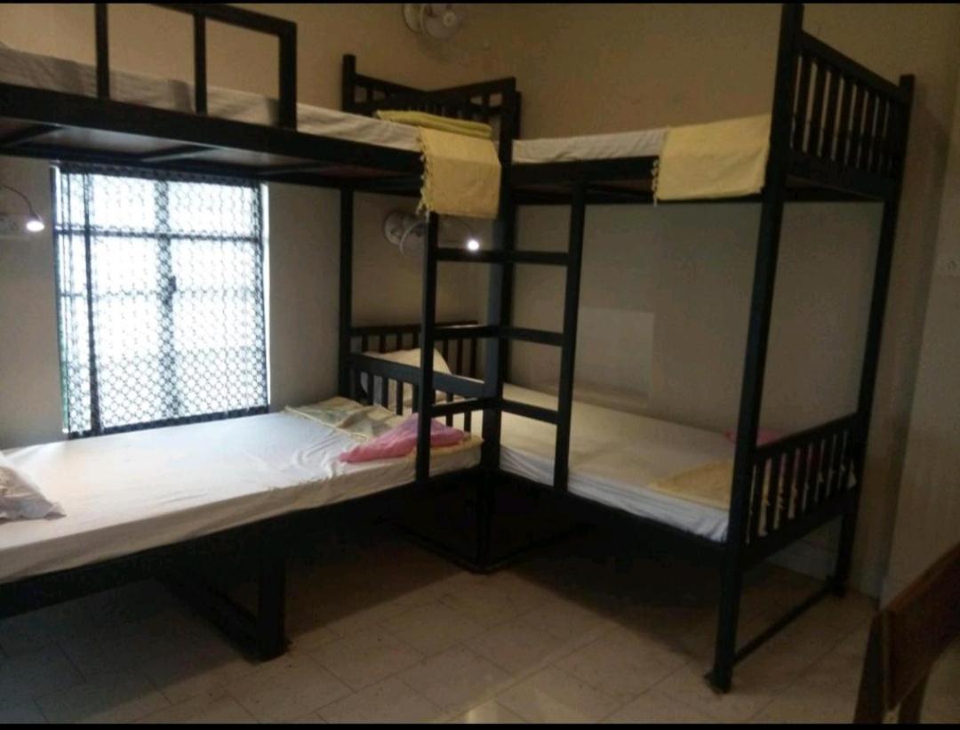 Monalisa Hostel فاراناسي المظهر الخارجي الصورة